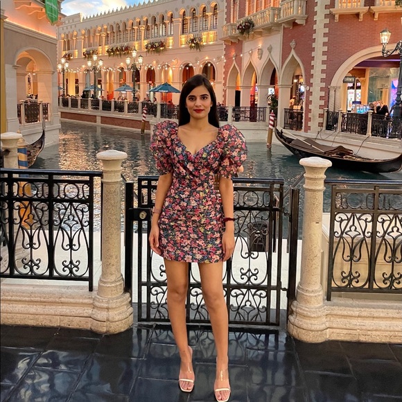 Meet your Posher, Diksha - Picture 2 of 2